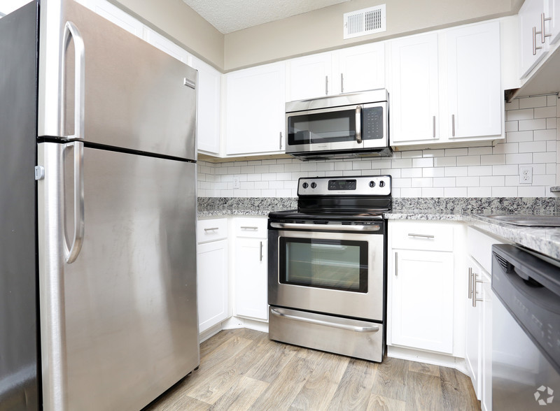 huntington-cove-townhomes-farmers-branch-tx-2br2bastudy-premium-unit-2