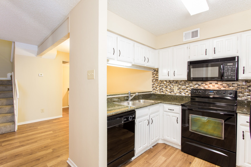 huntington-cove-townhomes-farmers-branch-tx-building-photo-11