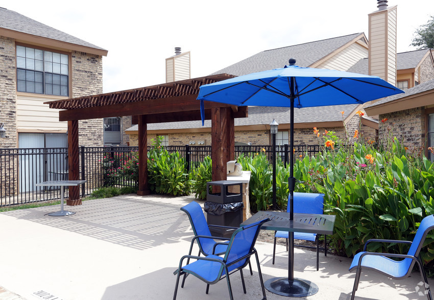 huntington-cove-townhomes-farmers-branch-tx-building-photo-37